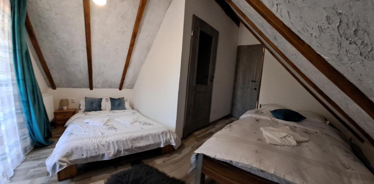 Vis Implinit Hotel คือร์ตีโชอารา ภายนอก รูปภาพ