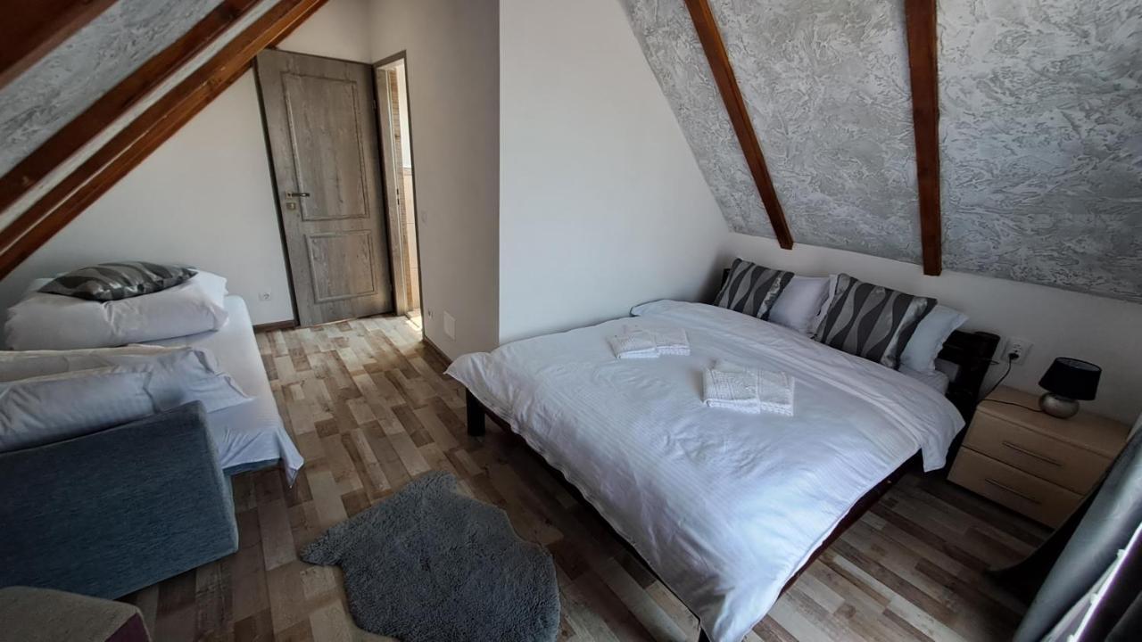 Vis Implinit Hotel คือร์ตีโชอารา ภายนอก รูปภาพ