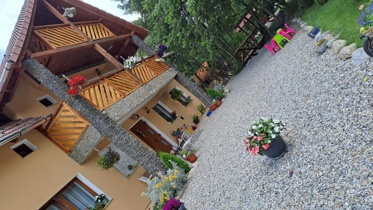 Vis Implinit Hotel คือร์ตีโชอารา ภายนอก รูปภาพ