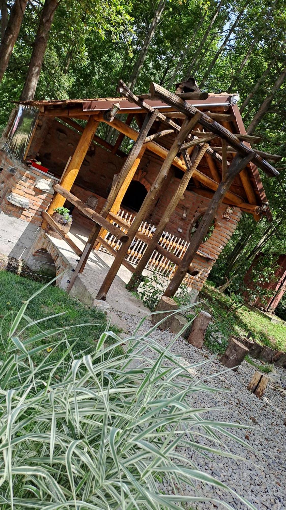 Vis Implinit Hotel คือร์ตีโชอารา ภายนอก รูปภาพ